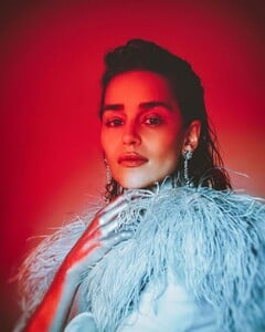 emilia-clarke-wonderland-magazine-the-winter-2019-20-issue-0.thumb.jpg.1e9f6f58ac3dc24d328aa04be22e7ef5.jpg