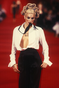 givenchy_ws_1997_12.JPG