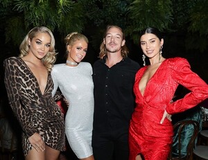 goldenbarbie_71178601_169186150864047_8111334350113251195_n.jpg