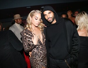 goldenbarbie_73170231_1895953810550242_8015140951555326078_n.jpg