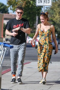 halsey-and-evan-peters-out-in-burbank-11-18-2019-0.jpg