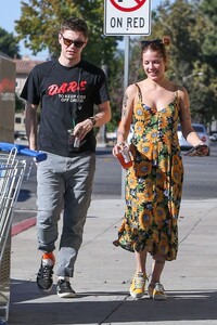 halsey-and-evan-peters-out-in-burbank-11-18-2019-2.jpg