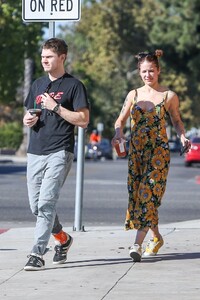 halsey-and-evan-peters-out-in-burbank-11-18-2019-5.jpg