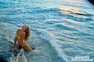 hannah-ferguson-2016-photo-sports-illustrated-x160011_tk3_7920-rawwmfinal1920.jpg