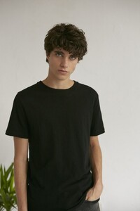 index_remera_alek_negro-02.thumb.jpg.3fed606f79a3c7a002bb3f0a302ed88f.jpg