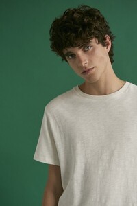 index_remera_alek_off_white-02.thumb.jpg.41242a9482a5a313c16d8e3f61e6e219.jpg