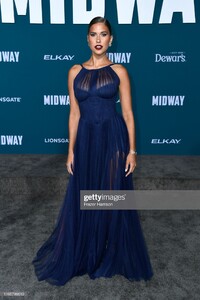 kara-del-toro-attends-the-premiere-of-lionsgates-midway-at-regency-picture-id1185799610.jpg