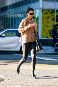 katie-holmes-out-in-new-york-10-24-2019-5.jpg