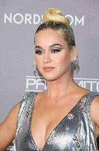 katy-perry-2019-baby2baby-gala-4.jpg