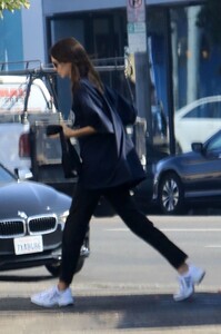 kendall-jenner-at-aldred-s-coffee-in-west-hollywood-11-06-2019-0.jpg
