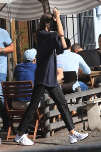 kendall-jenner-at-aldred-s-coffee-in-west-hollywood-11-06-2019-2.jpg