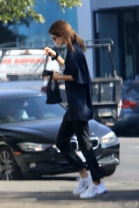 kendall-jenner-at-aldred-s-coffee-in-west-hollywood-11-06-2019-3.jpg
