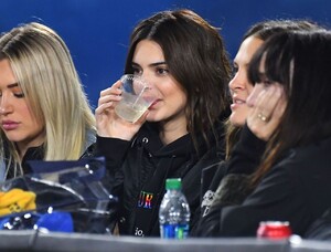 kendall-jenner-los-angeles-rams-vs.-baltimore-ravens-game-in-la-11-25-2019-0.jpg