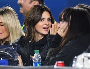 kendall-jenner-los-angeles-rams-vs.-baltimore-ravens-game-in-la-11-25-2019-1.jpg