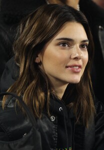 kendall-jenner-los-angeles-rams-vs.-baltimore-ravens-game-in-la-11-25-2019-12.jpg