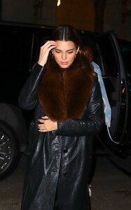 kendall-jenner-night-out-style-new-york-11-22-2019-3.jpg