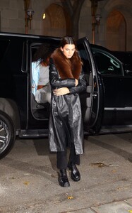 kendall-jenner-night-out-style-new-york-11-22-2019-4.jpg