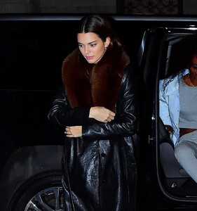 kendall-jenner-night-out-style-new-york-11-22-2019-5.jpg