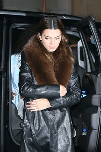 kendall-jenner-night-out-style-new-york-11-22-2019-7.jpg
