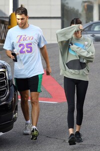 kendall-jenner-with-fai-khadra-11-14-2019-5.jpg