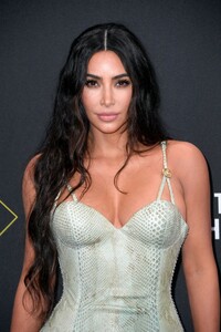 kim-kardashian-2019-people-s-choice-awards-1.jpg