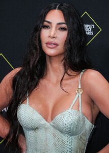 kim-kardashian-2019-people-s-choice-awards-11.jpg