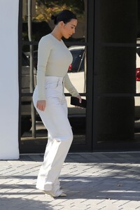 kim-kardashian-in-casual-attire-calabasas-11-19-2019-4.jpg