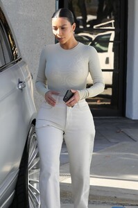 kim-kardashian-in-casual-attire-calabasas-11-19-2019-5.jpg