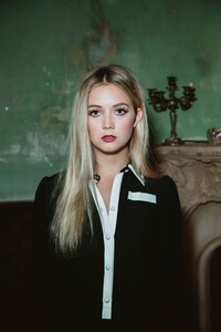 kinopoisk.ru-Billie-Lourd-2853050.jpg