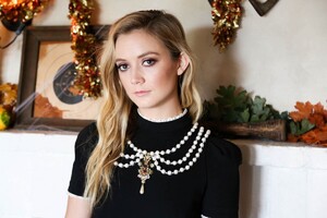 kinopoisk.ru-Billie-Lourd-3023840.jpg