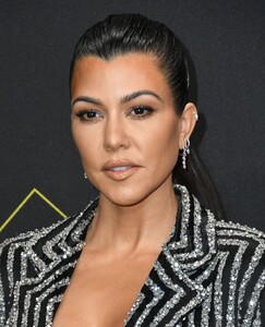 kourtney-kardashian-2019-people-s-choice-awards-2.jpg