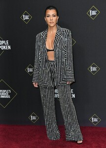 kourtney-kardashian-2019-people-s-choice-awards-4.jpg