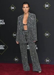 kourtney-kardashian-2019-people-s-choice-awards-9.jpg