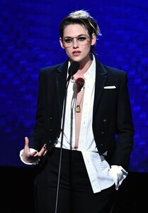 kristen-stewart-2019-annual-american-cinematheque-awards-12_thumbnail.jpg