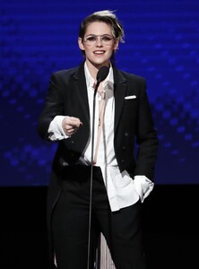 kristen-stewart-2019-annual-american-cinematheque-awards-3.jpg