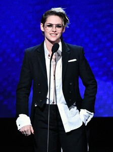 kristen-stewart-2019-annual-american-cinematheque-awards-7.jpg