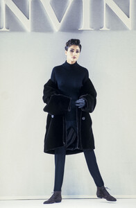 lanvin-fw-1992-1.thumb.jpg.eca50b5969cb4061f1b2e2b52120255b.jpg