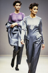 lanvin-fw-1992-4.thumb.jpg.fcad7816361c35210f3212af86e9f2e2.jpg