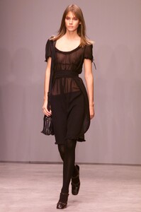 miu-miu-fall-2001-ready-to-wear-00040-angie-schmidt.jpg