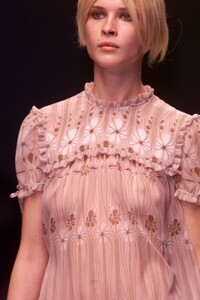 miu-miu-fall-2001-ready-to-wear-details-00040-erin-wasson.jpg