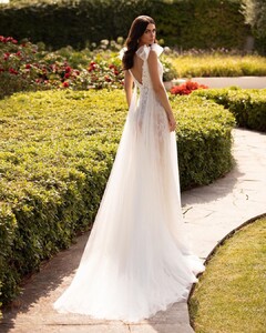 pronovias_72752944_2447244375373523_8621528900553806718_n.jpg