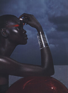 rocket_girl_alek_wek_photography_greg_delves_fashion_editor_richard_sinnott_harpers_bazaar_november_1998_4.jpg