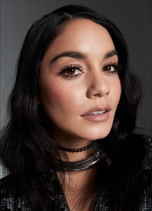 vanessa-hudgens-who-what-wear-holiday-issue-november-2019-3.jpg