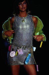 versace-hc-fw-1993.thumb.jpg.55e08c920000ccb8cbddb7e28ddca014.jpg