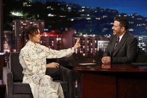 victoria-beckham-jimmy-kimmel-live-11-19-2019-0.thumb.jpg.f0bb47ac71adc0c7f7d9b8cb7d1f49a3.jpg