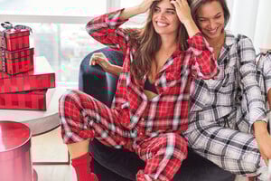 victorias-secret-holiday-gift-guide-2019-sarah-lais-flannel-pj-set-hi-res.jpg