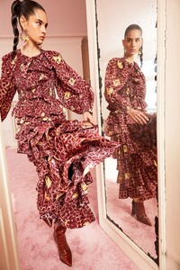 00001-Ulla-Johnson-Pre-Fall-20-Credit-Stanglymayr.thumb.jpg.e7fe8f386b39e87e604d8f3c96f6225a.jpg