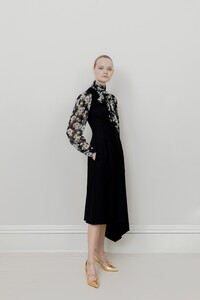 00001-adam-lippes-pre-fall-2020.thumb.jpg.82836cb909d70bbd474be43f53b59306.jpg