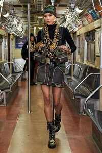 00002-Moschino-Pre-Fall_2020-_SDR0055.thumb.jpg.e7d1eba232a22b529695d22a36727152.jpg