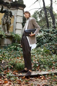 00003-Agnona-Pre-Fall-20.thumb.jpg.f77043f0916ec5f738a9a4e60c5436d8.jpg